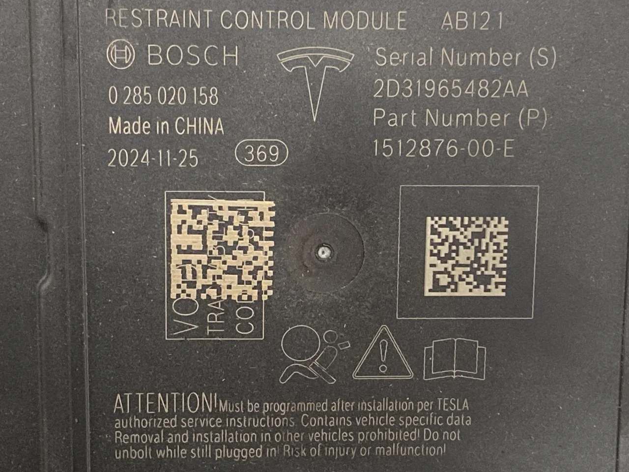 Tesla MODEL 3 2024- Légzsák elektronikai egység nézet 3
