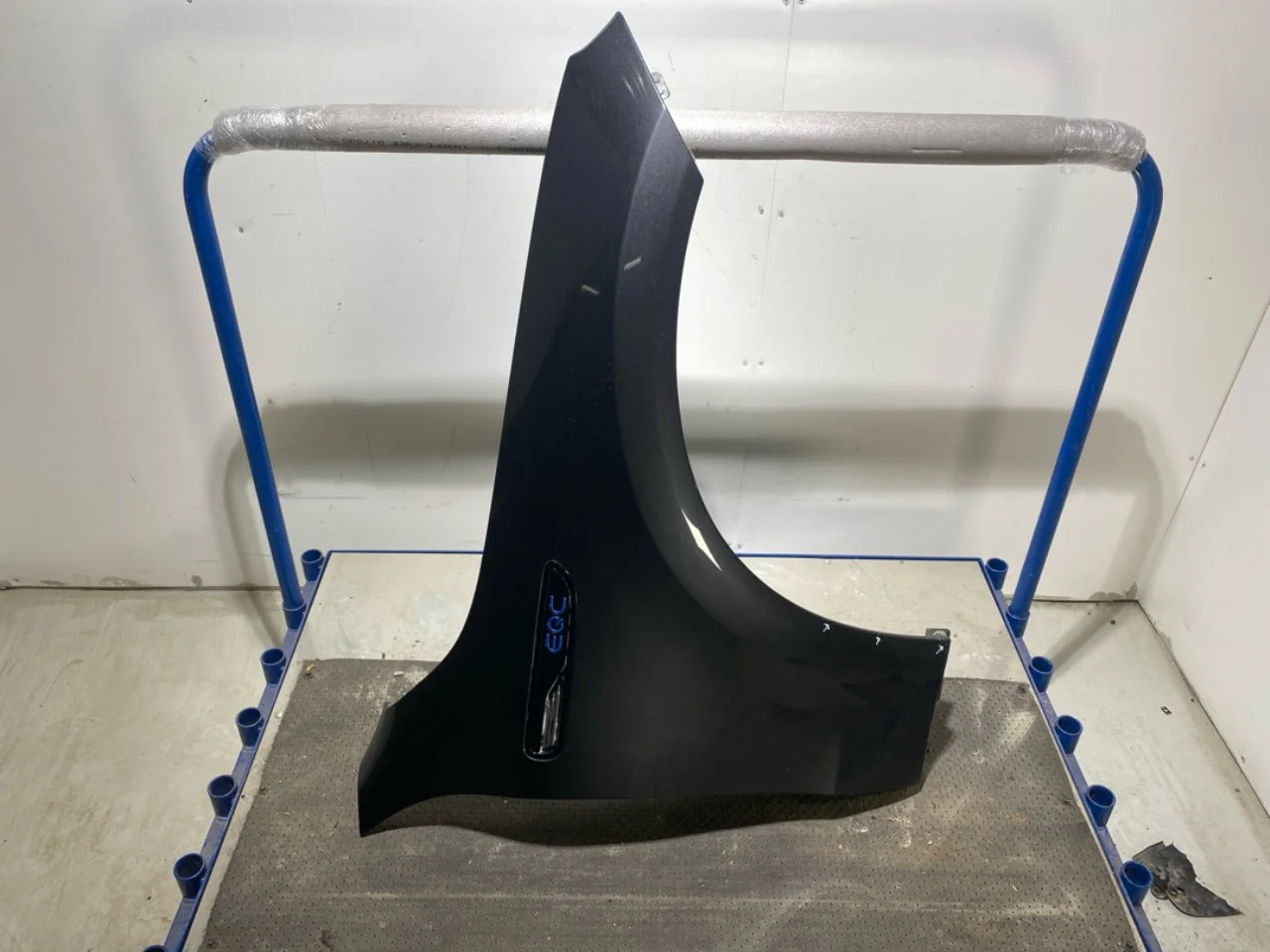 Mercedes EQC 2020- Front right fender