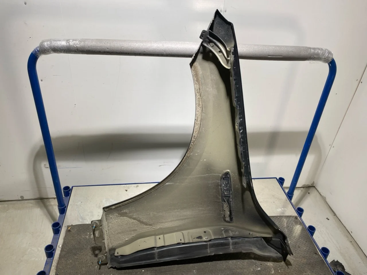 Mercedes EQC 2020- Front right fender view 4