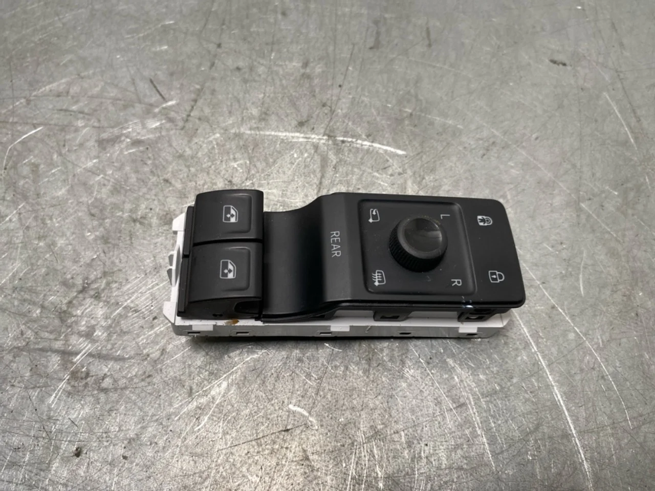 Volkswagen ID.4 2021- Window regulator switch view 2