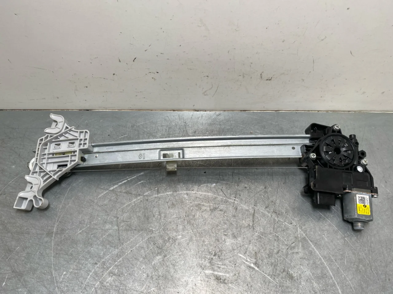 Hyundai KONA 2023- Electric window regulator, complete view 2