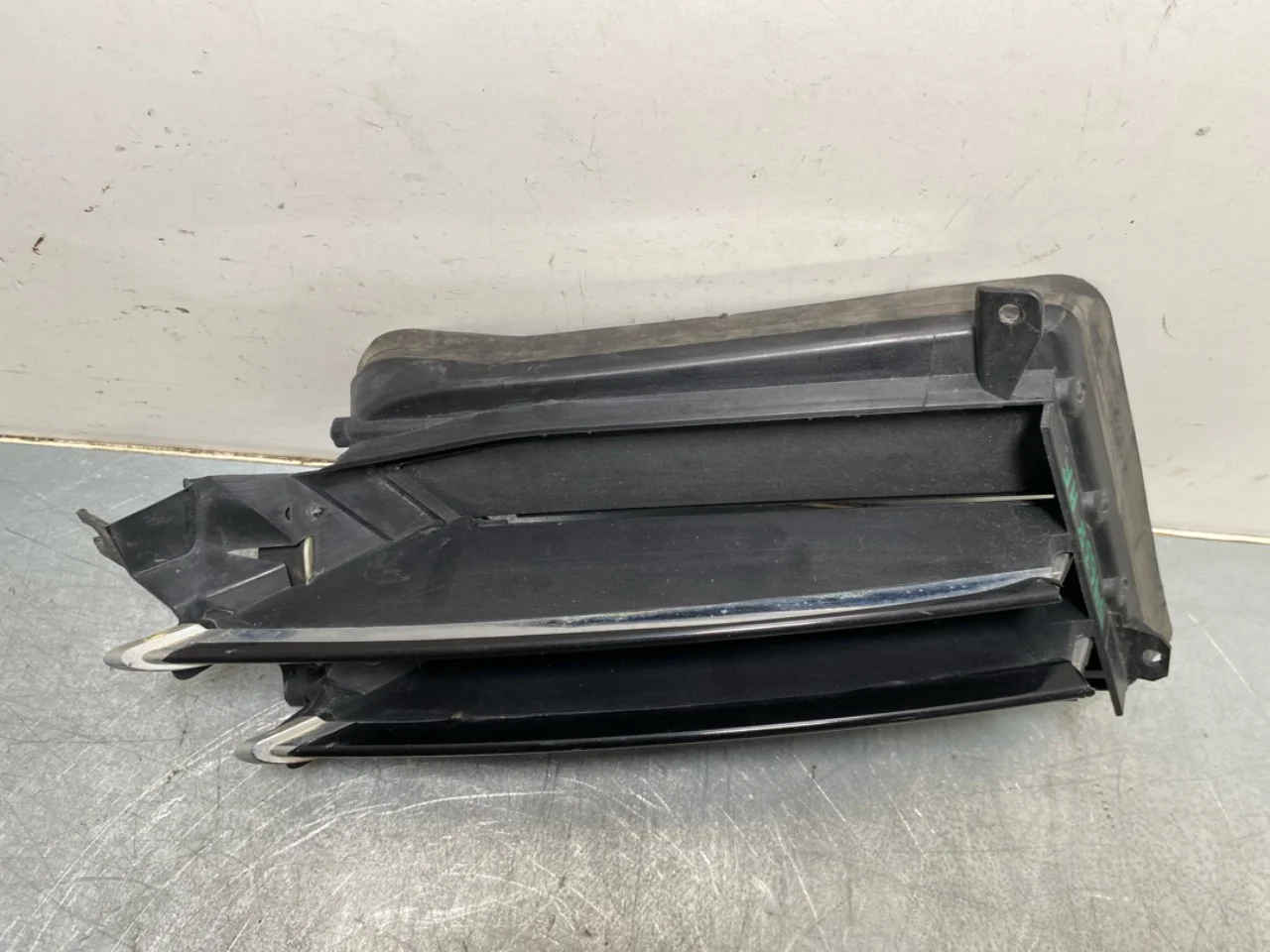 Tesla MODEL S 2013- Grille, right section view 2