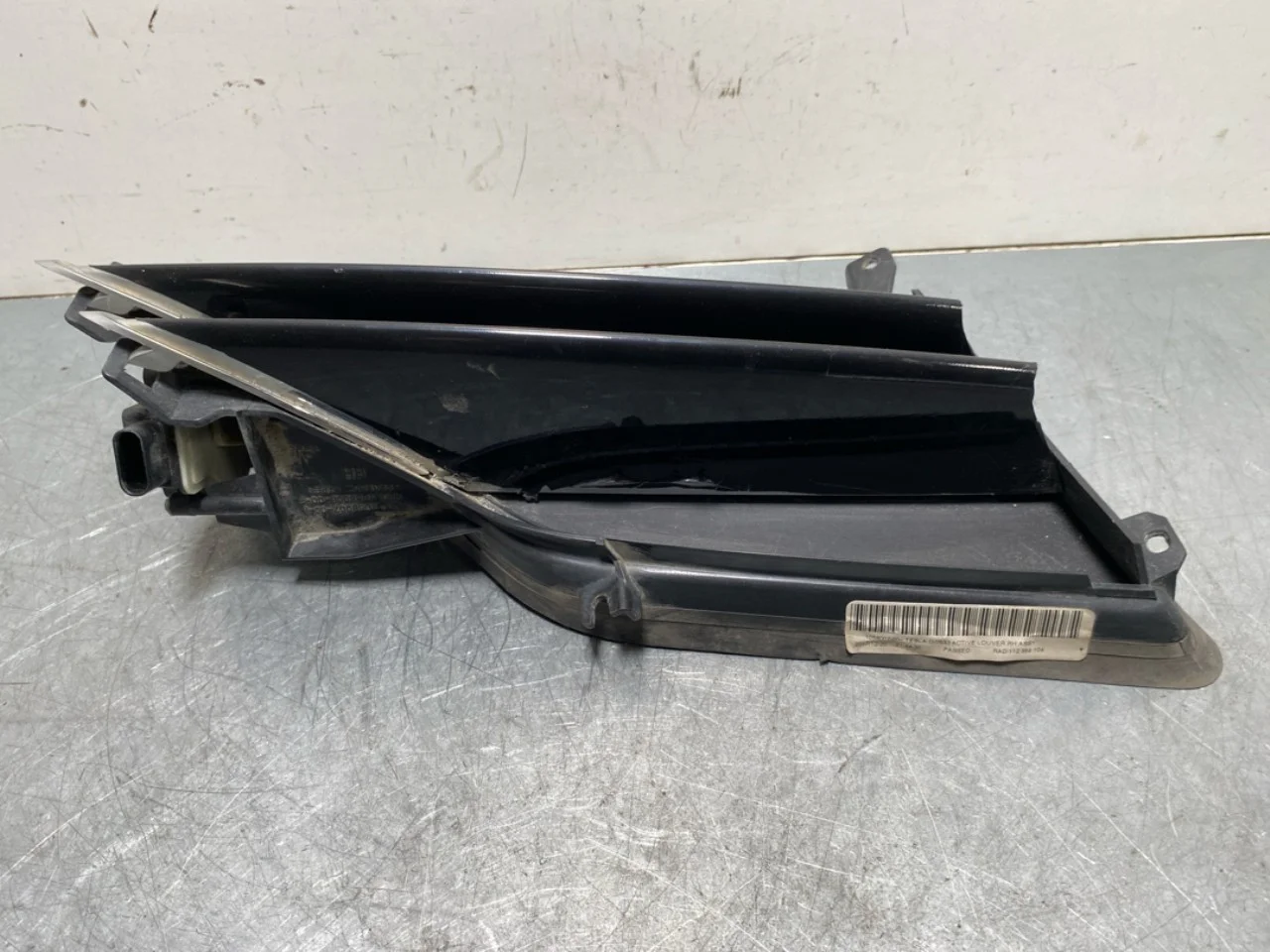 Tesla MODEL S 2013- Grille, right section view 3
