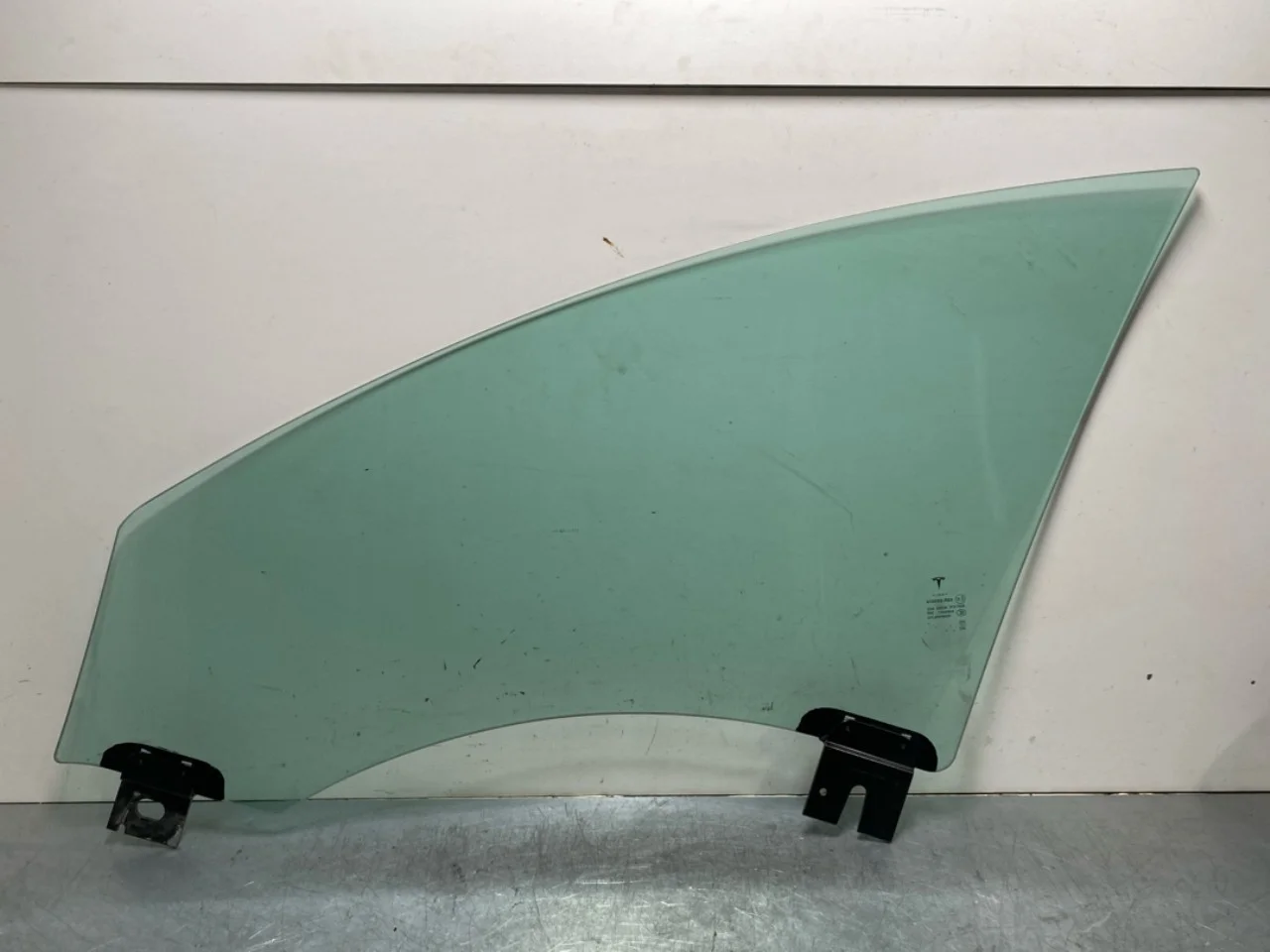 Tesla MODEL S 2013- Door glass, 4-door, front right view 2