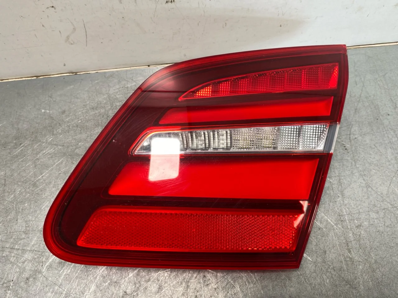 Mercedes B 180-200 W246/W242 2012-19 Hátsó lámpa, jobb, csomagtérajtón (belső)