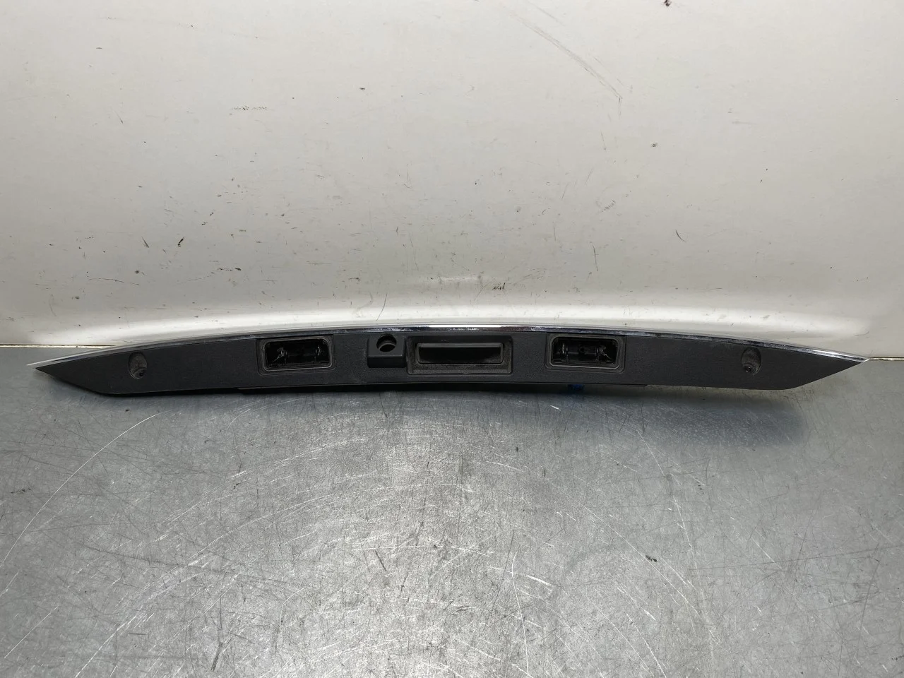 Mercedes B 180-200 W246/W242 2012-19 Csomagtérajtó külső fogantyú nézet 2
