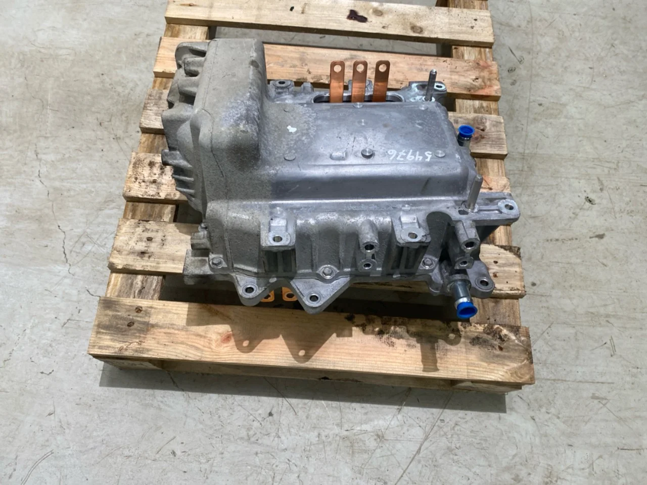 Nissan LEAF 2011-17 Inverter, 12-220V view 4