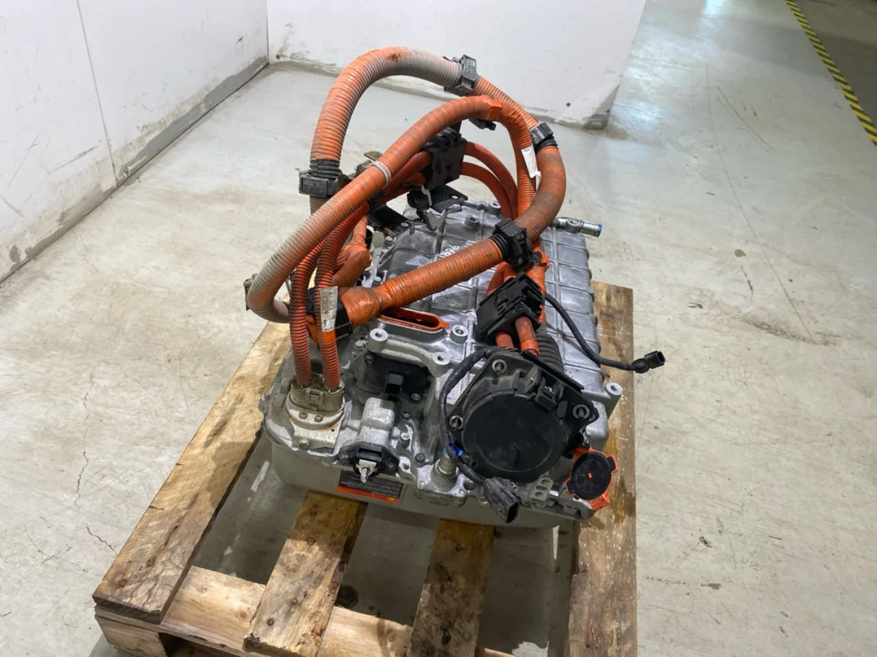 Nissan LEAF 2011-17 Battery charger view 2