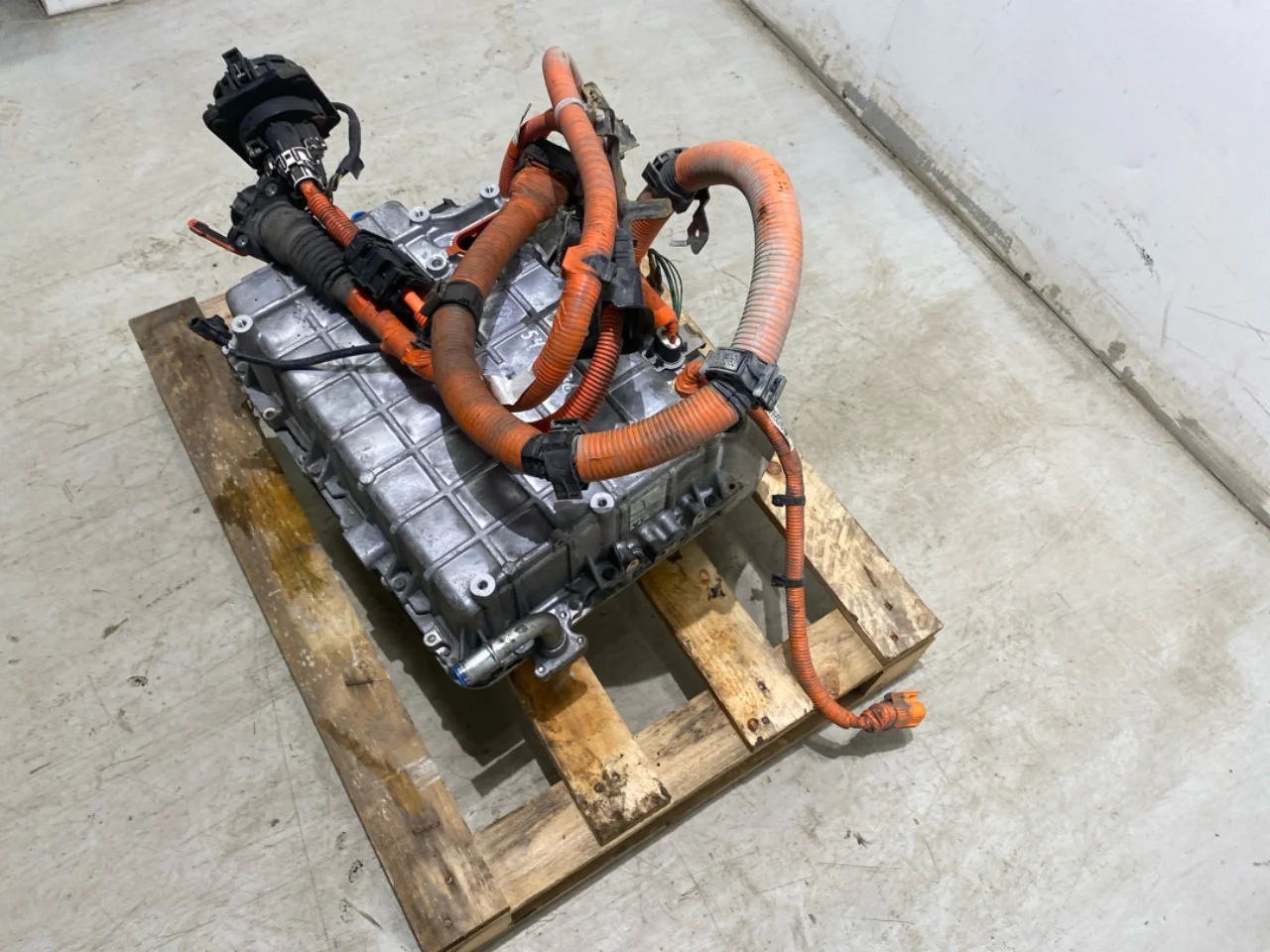 Nissan LEAF 2011-17 Battery charger view 3