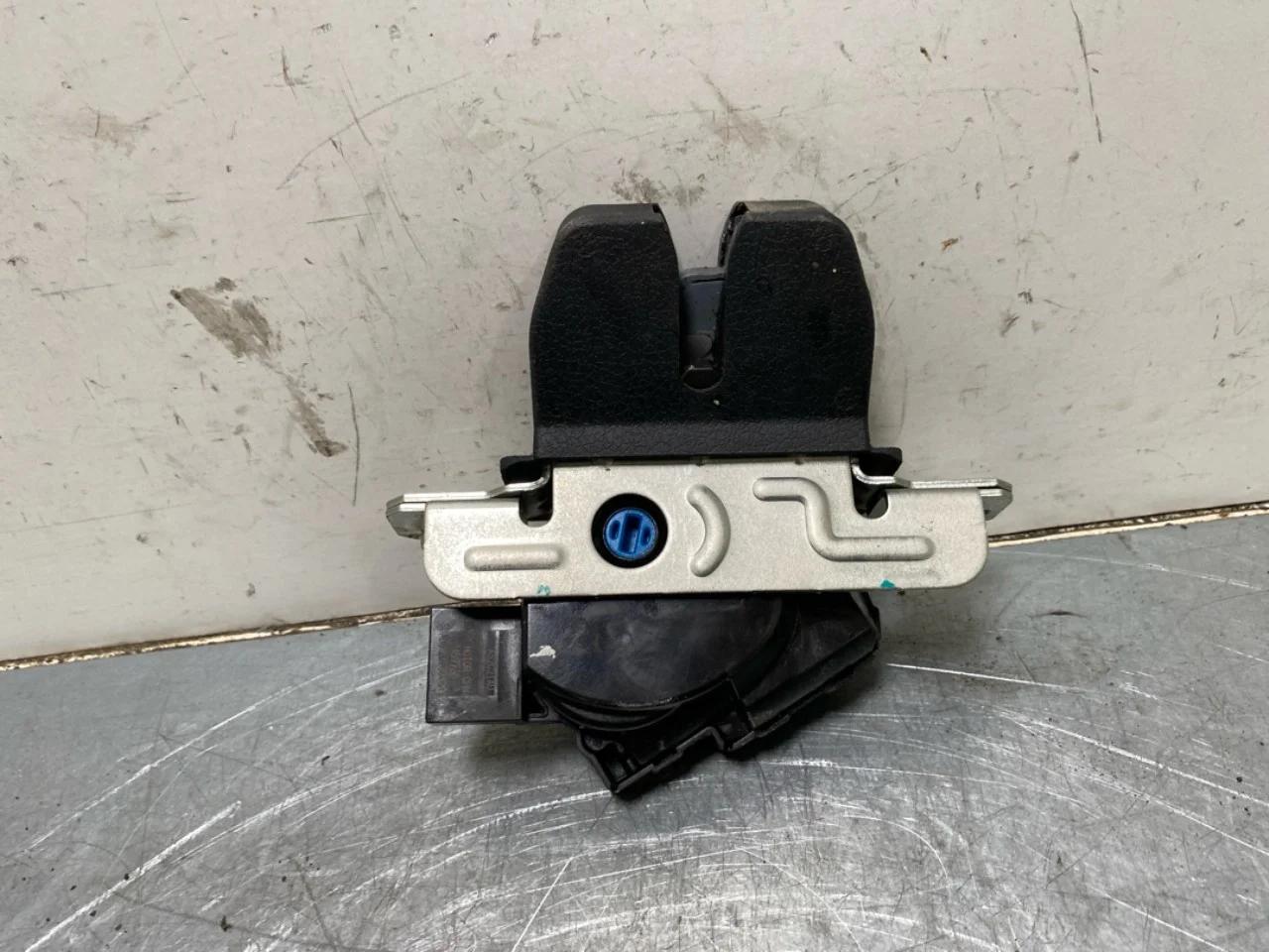 Mg ZS EV 2020- Tailgate lock view 2