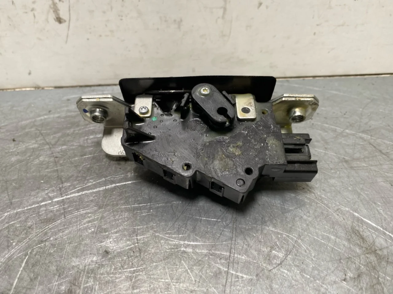 Mg ZS EV 2020- Tailgate lock view 3