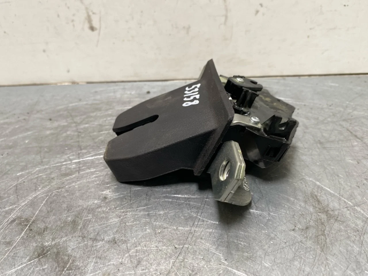 Mg ZS EV 2020- Tailgate lock view 4