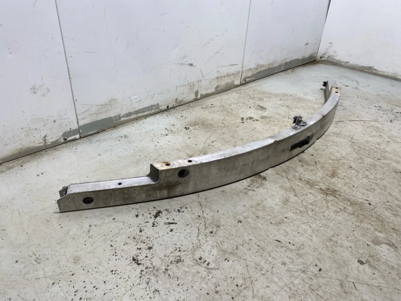 Tesla MODEL 3 2017--> Bumper reinforcement beam, front view 2