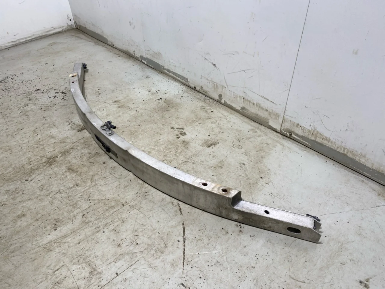 Tesla MODEL 3 2017--> Bumper reinforcement beam, front view 3
