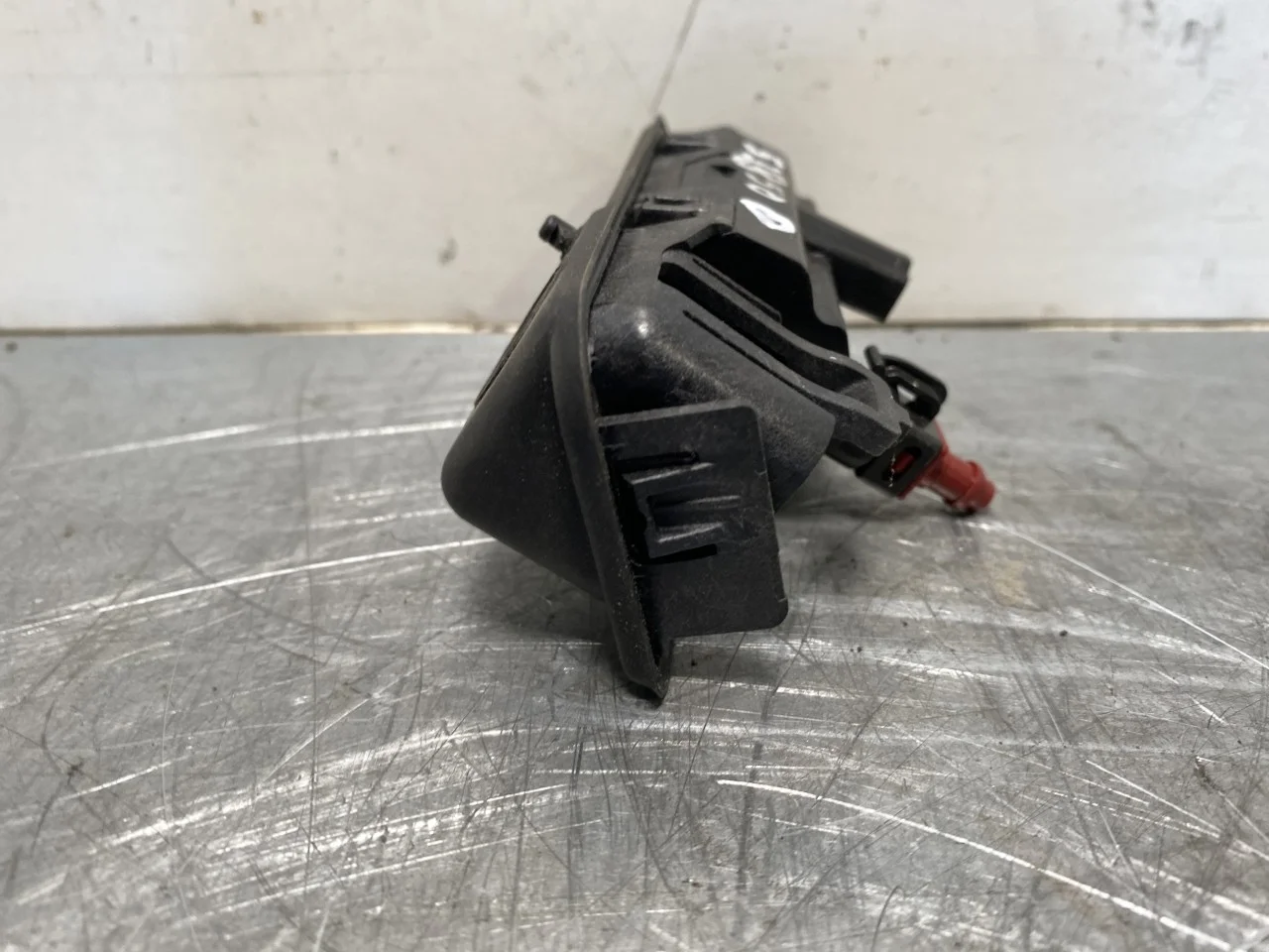 Ford EXPLORER ELECTRIC 2024- Tailgate exterior handle view 2