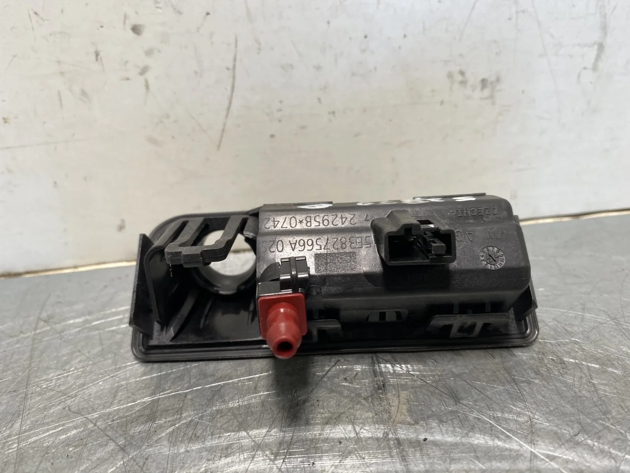 Ford EXPLORER ELECTRIC 2024- Tailgate exterior handle view 3