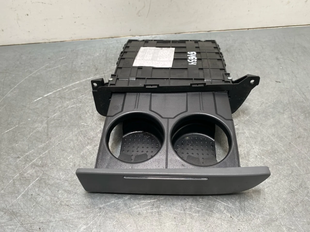 Maxus EV80 2019-> Cup holder view 2