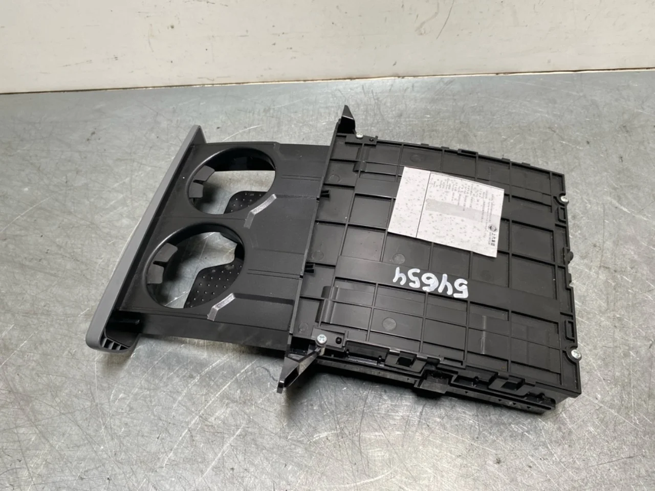 Maxus EV80 2019-> Cup holder view 3