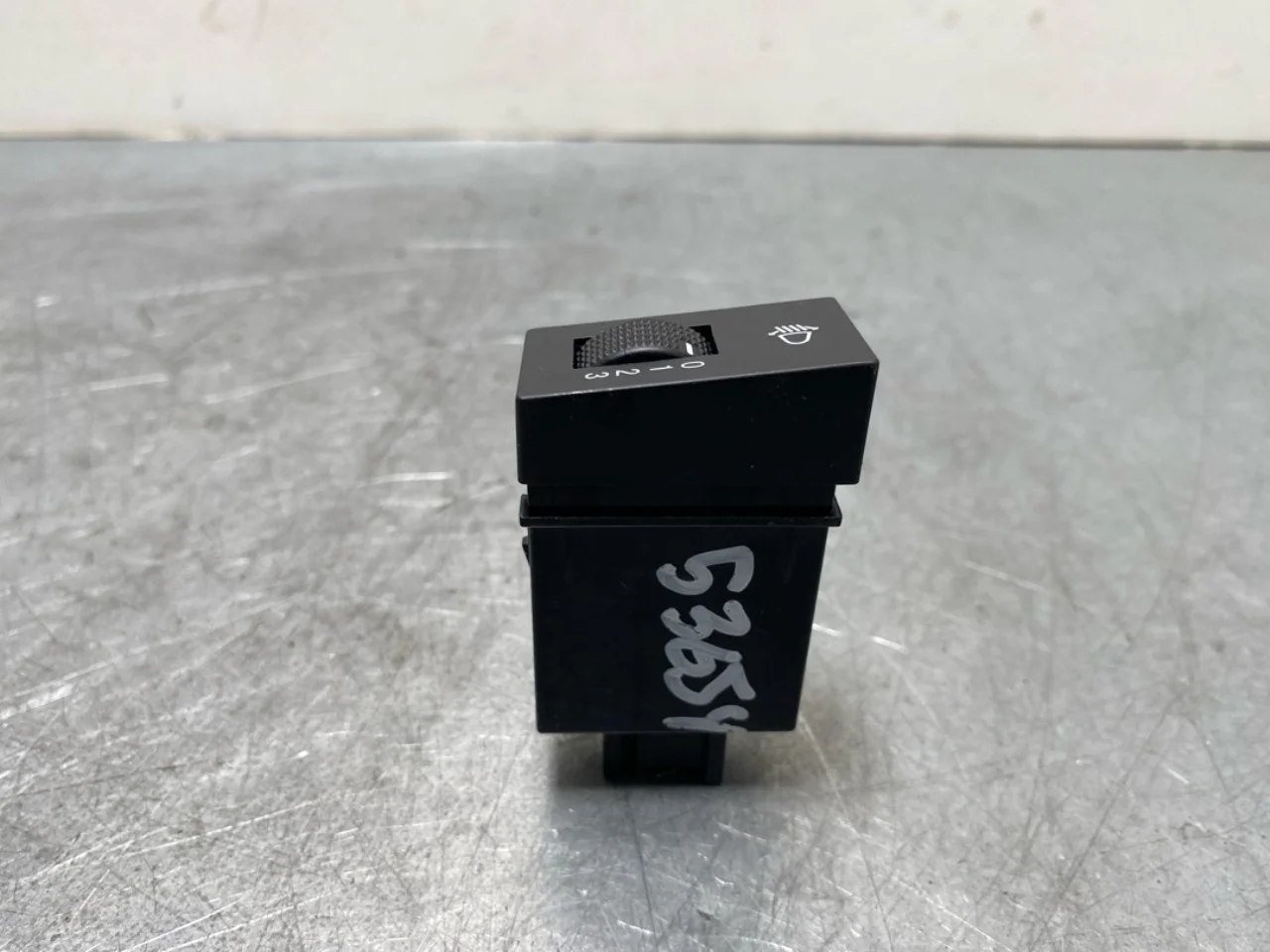 Maxus EV80 2019-> Headlight switch view 2