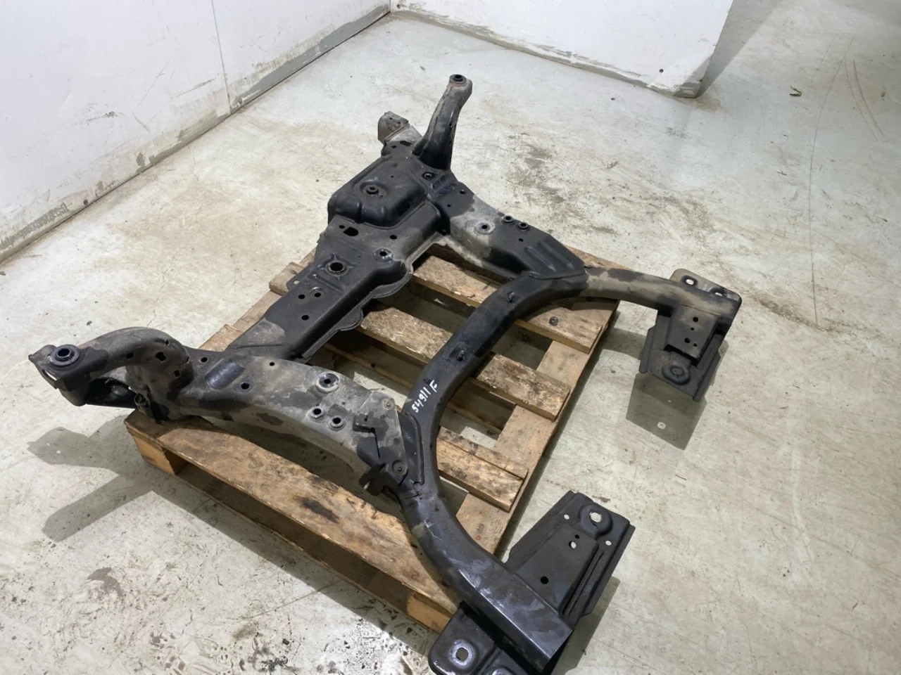 Mercedes B 180-200 W246/W242 2012-19 Első futómű merevítő (gerenda) nézet 2