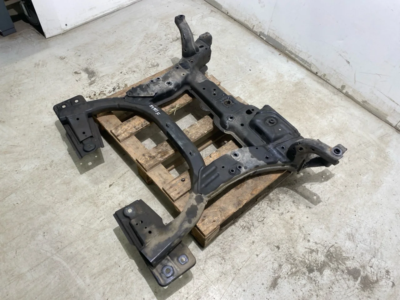 Mercedes B 180-200 W246/W242 2012-19 Első futómű merevítő (gerenda) nézet 3