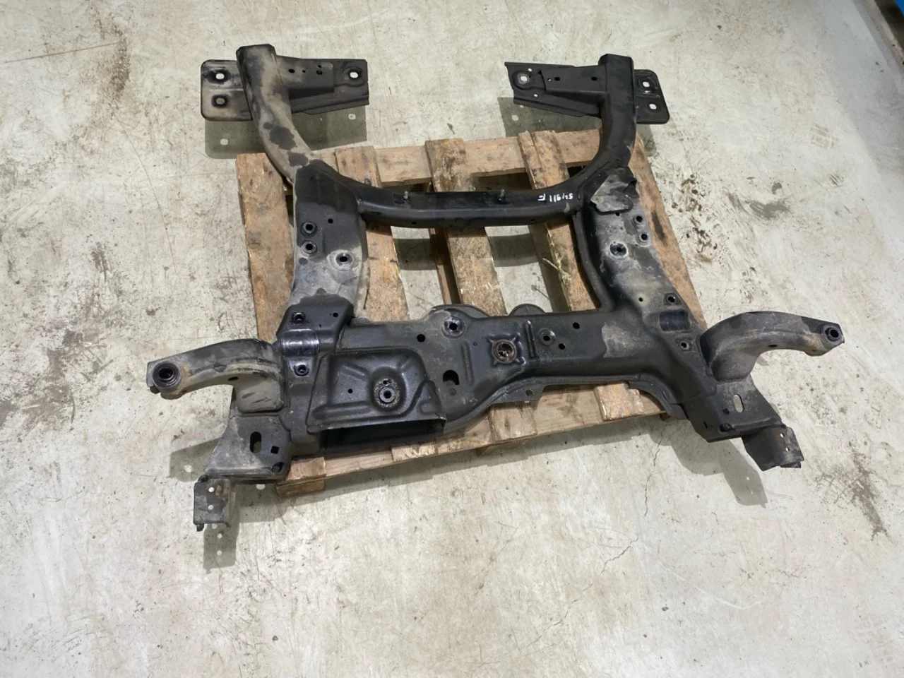 Mercedes B 180-200 W246/W242 2012-19 Első futómű merevítő (gerenda) nézet 4