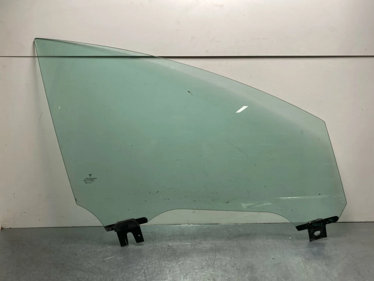 Tesla MODEL X 2016- Door glass, 4-door, front right view 2