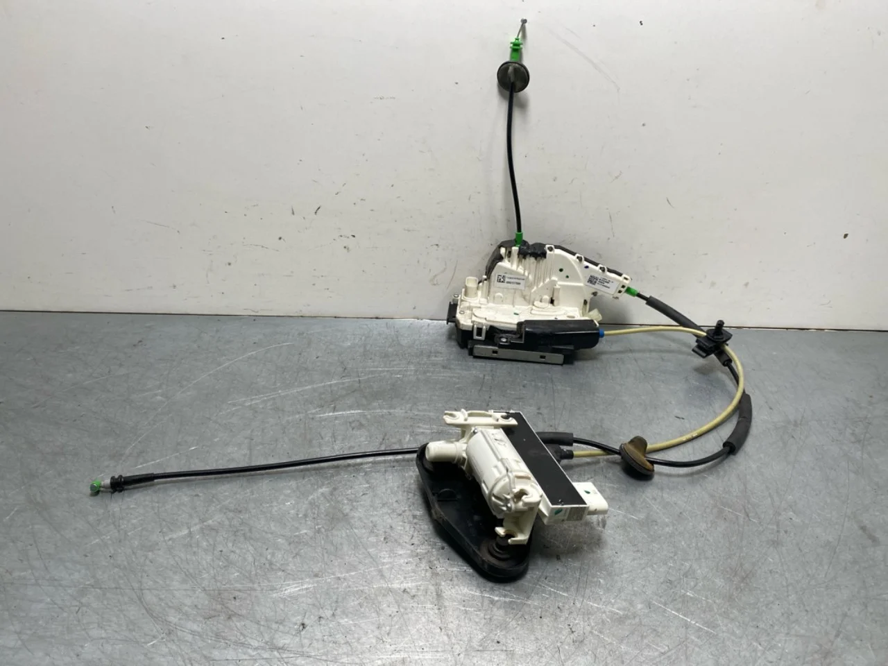 Tesla MODEL X 2016- Door lock housing