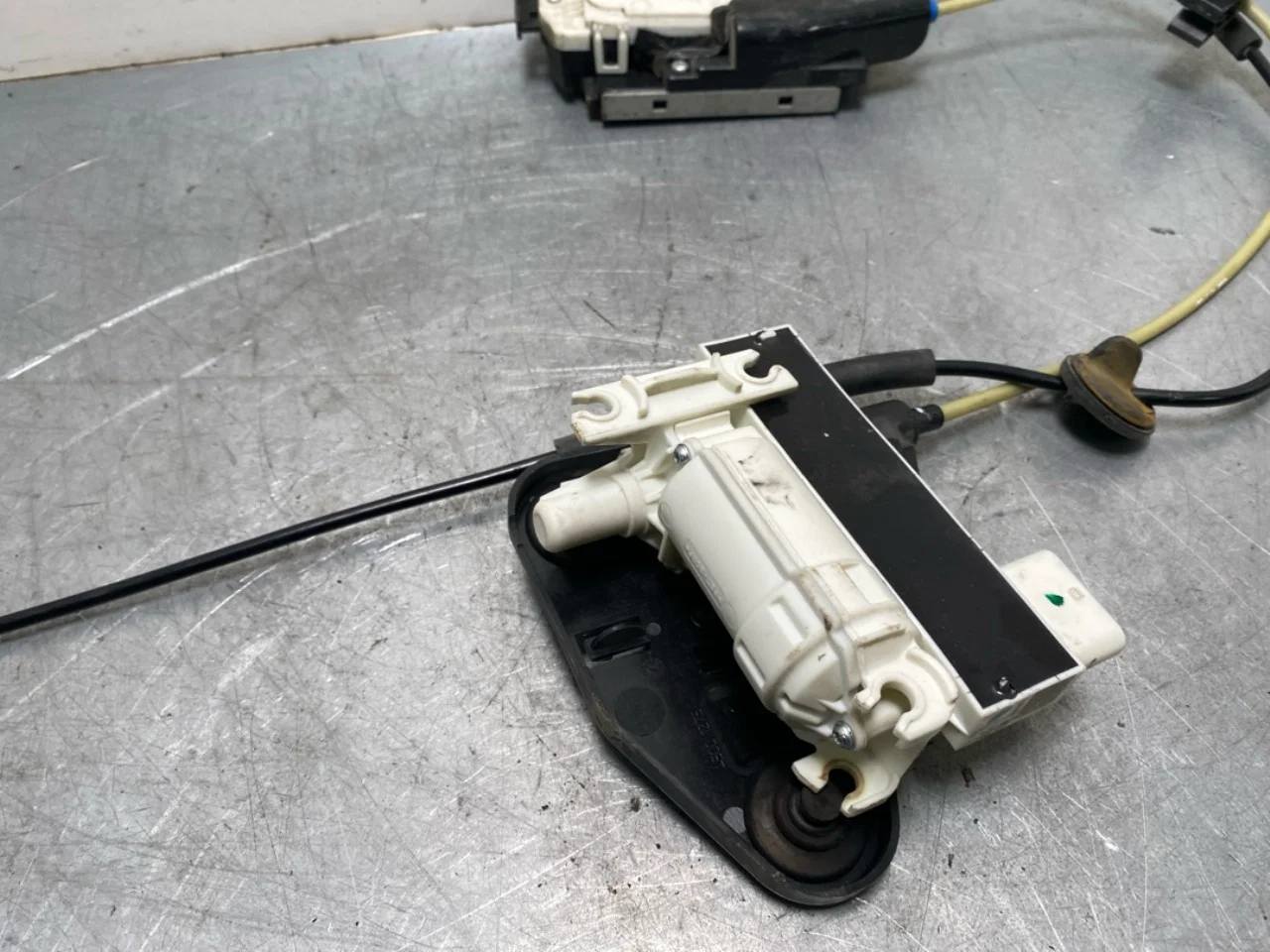 Tesla MODEL X 2016- Door lock housing view 3