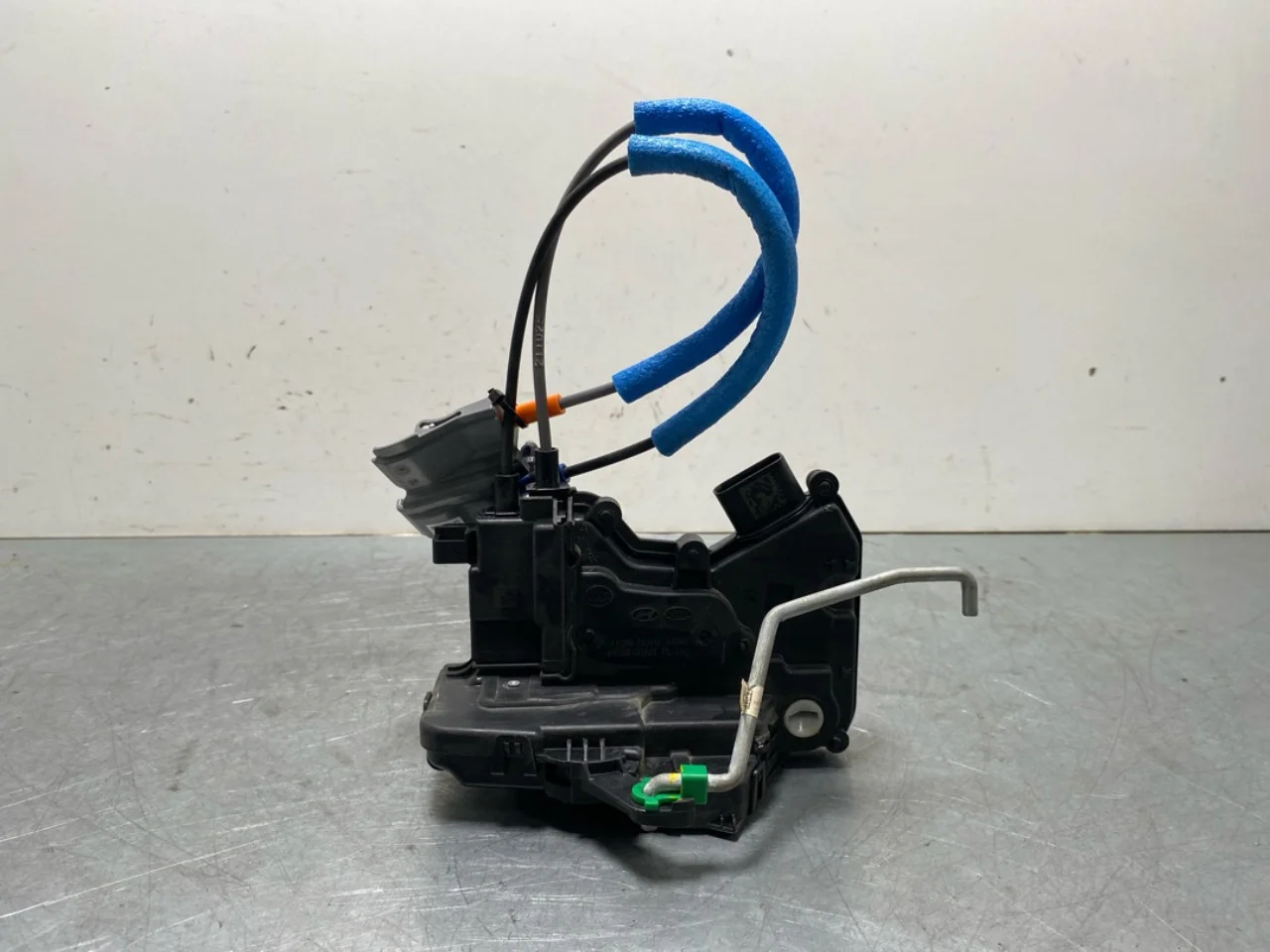 Hyundai KONA / ELECTRIC 2018-23 Door lock housing view 3