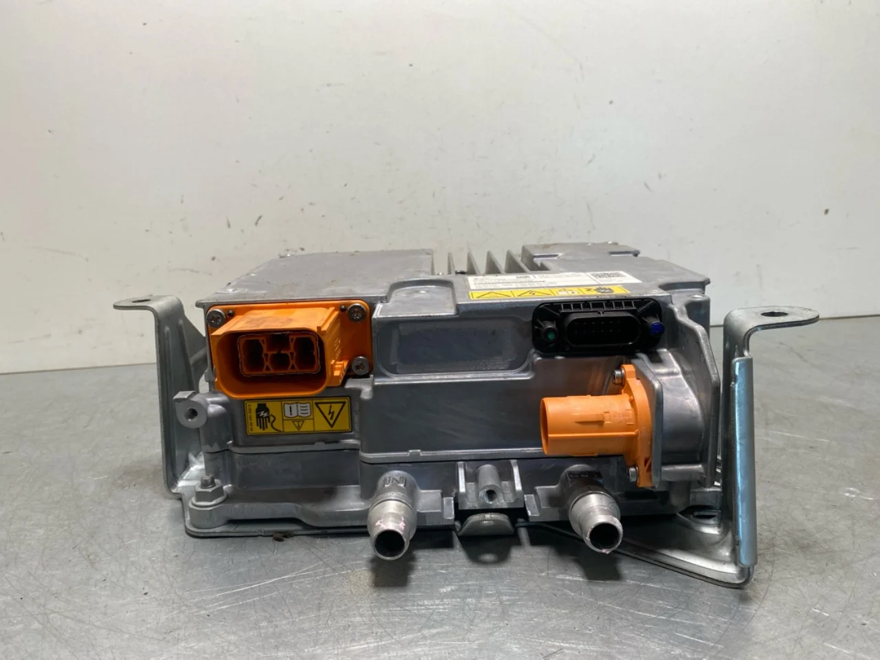 Mercedes EQC 2020- Invertor, 12-220V vedere 2