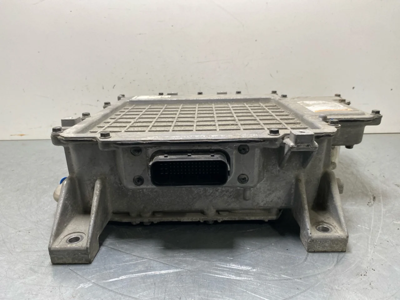 Kia SOUL 2009- Battery charger view 3