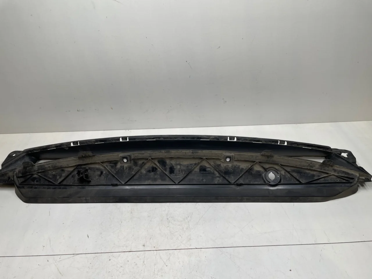 Tesla MODEL S 2013- Grille, center section view 3