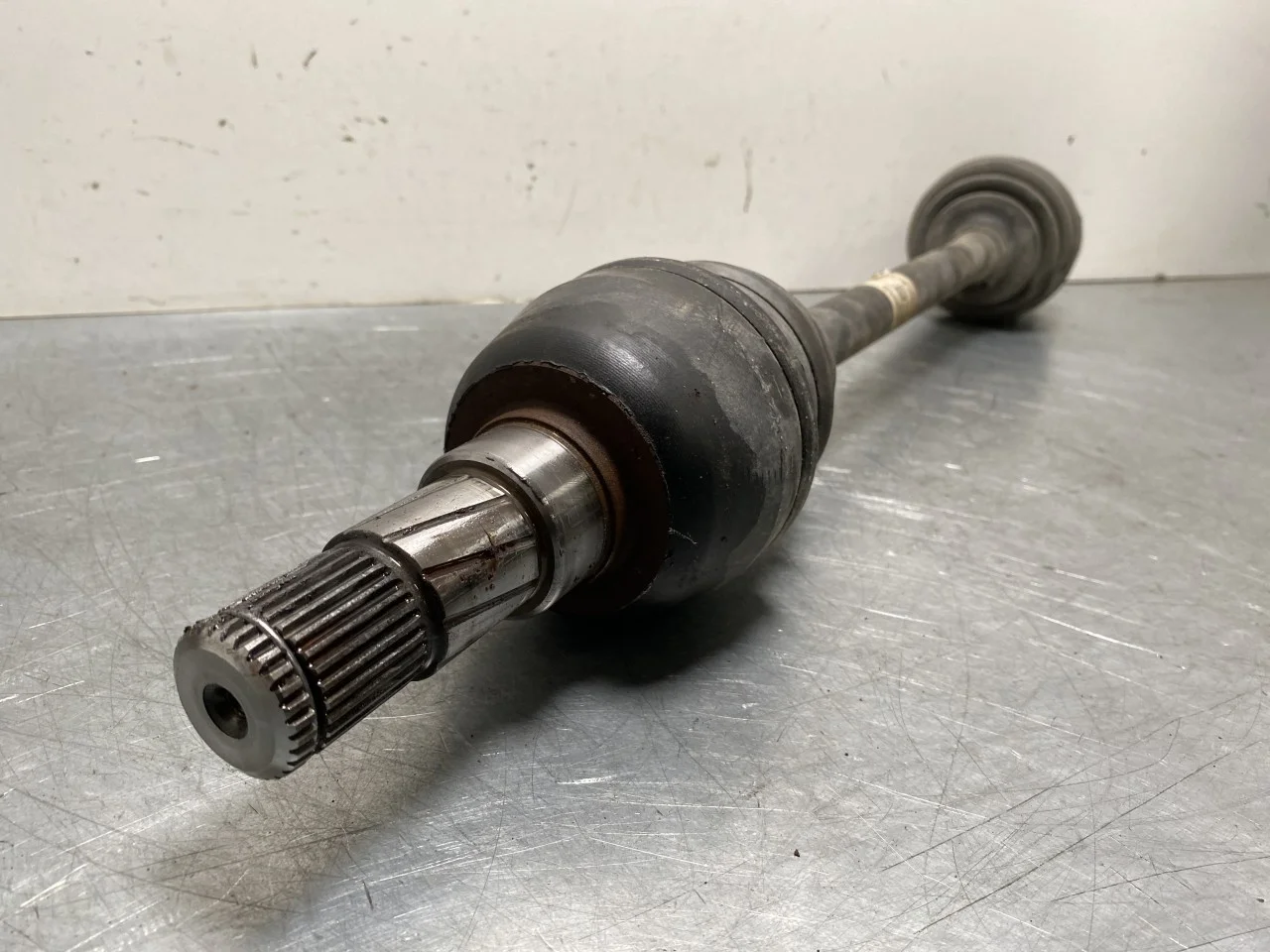 Mercedes B 180-200 W246/W242 2012-19 Front left driveshaft view 3