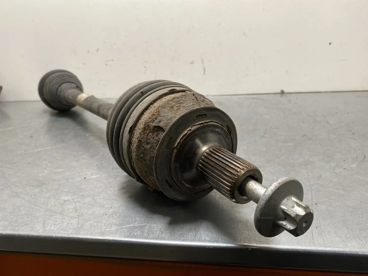 Mercedes B 180-200 W246/W242 2012-19 Front left driveshaft view 4