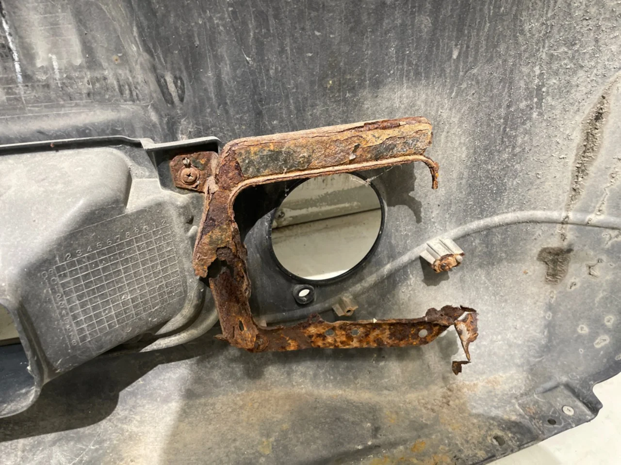Mitsubishi I-MIEV Front bumper view 3