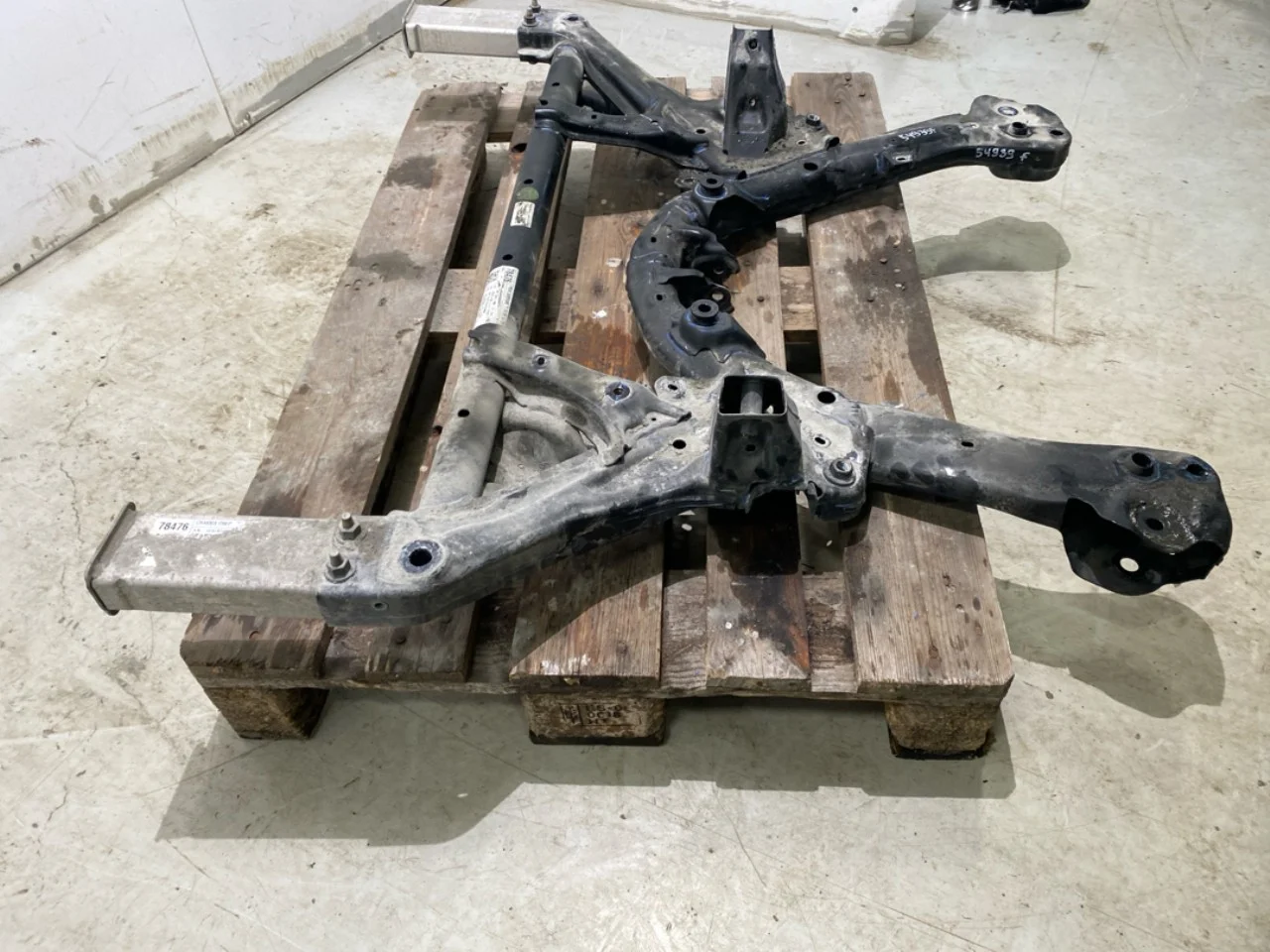 Tesla MODEL Y 2021- Front subframe view 2