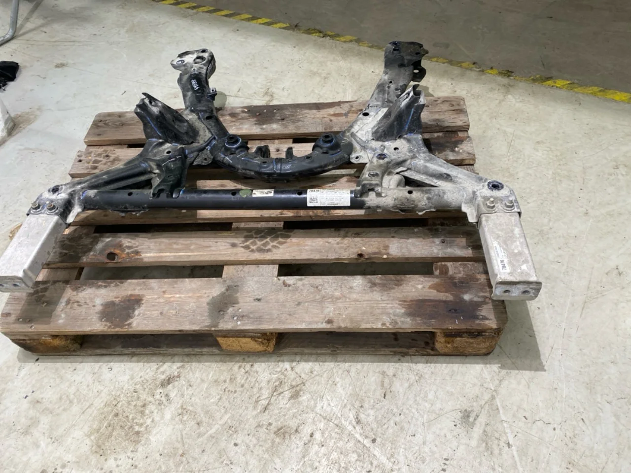 Tesla MODEL Y 2021- Front subframe view 3
