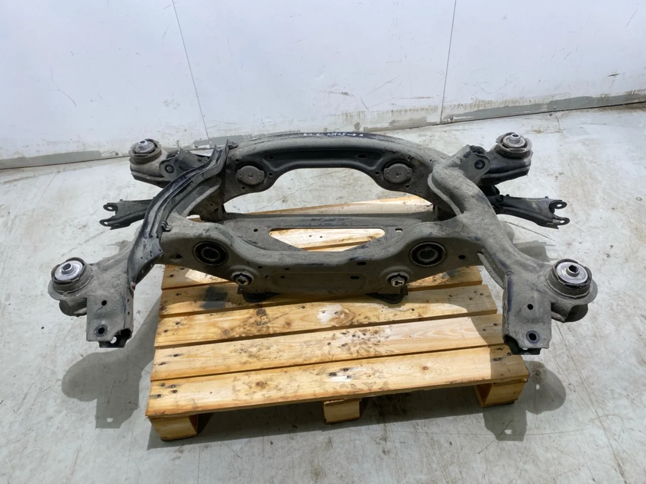 Mercedes EQB X243 2022- Traversă punte spate / cadru auxiliar