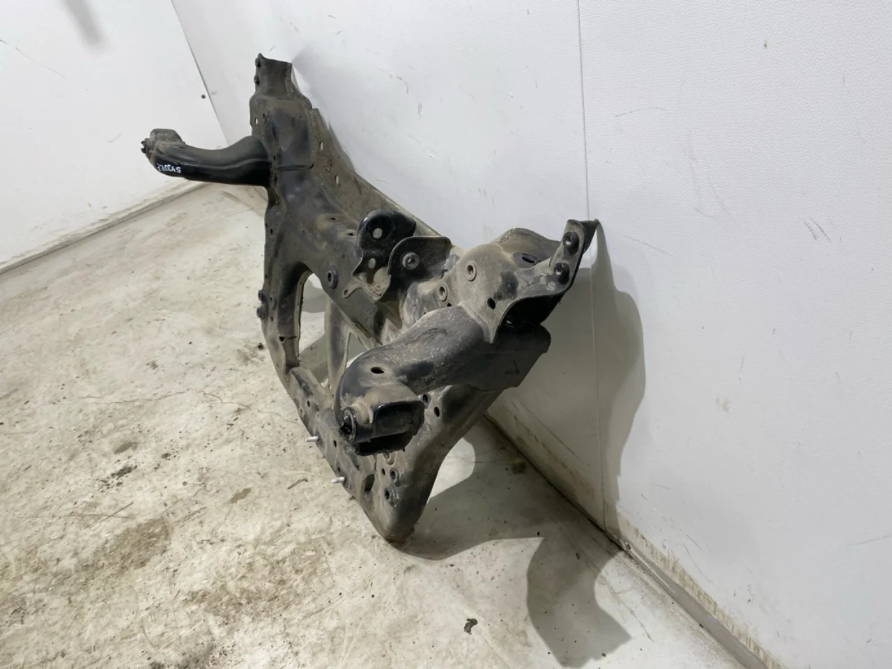 Mercedes EQB X243 2022- Front subframe view 3
