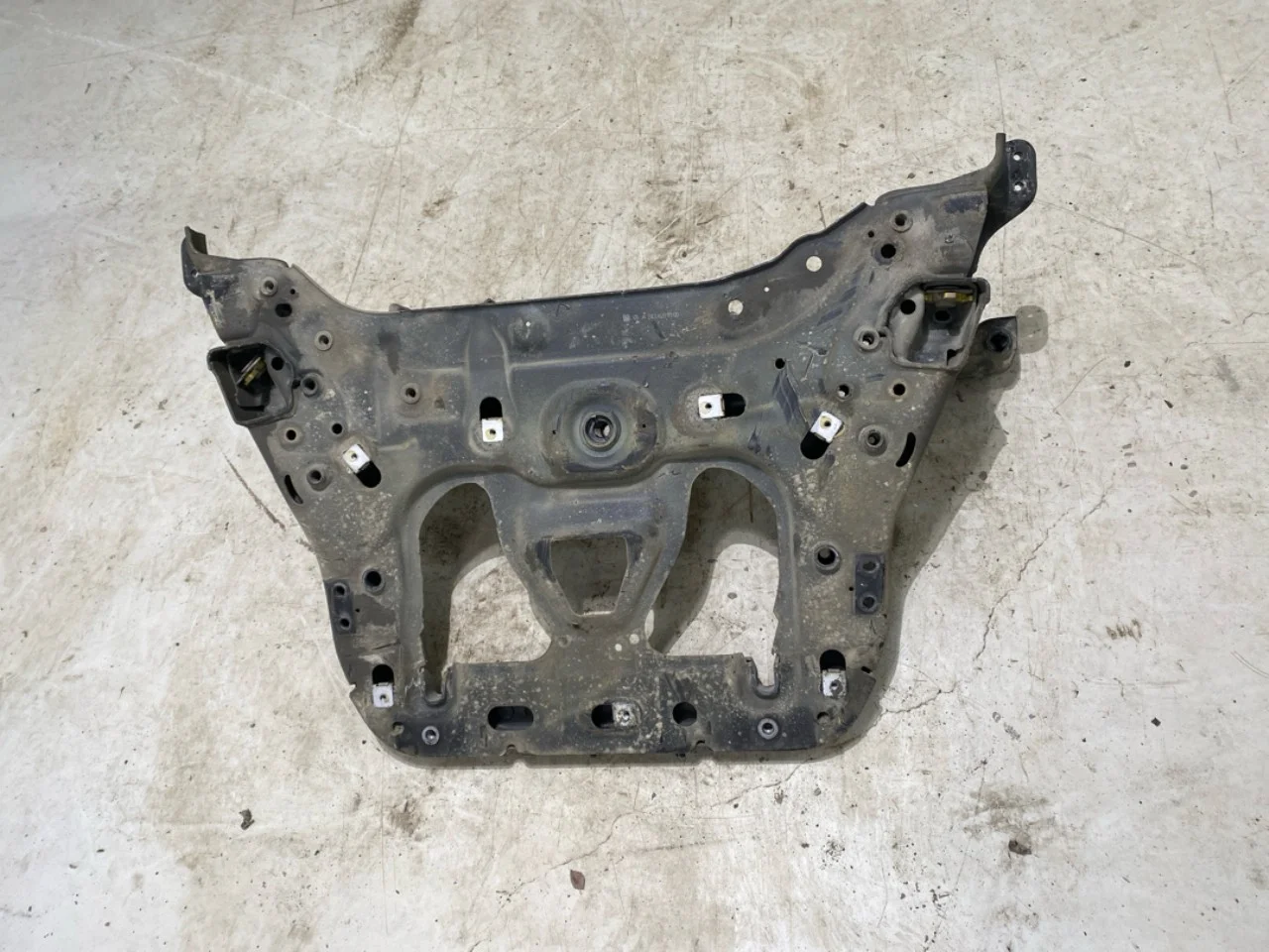 Mercedes EQB X243 2022- Front subframe view 4