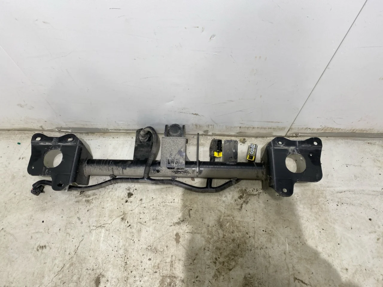 Tesla MODEL Y 2021- Tow bar view 3