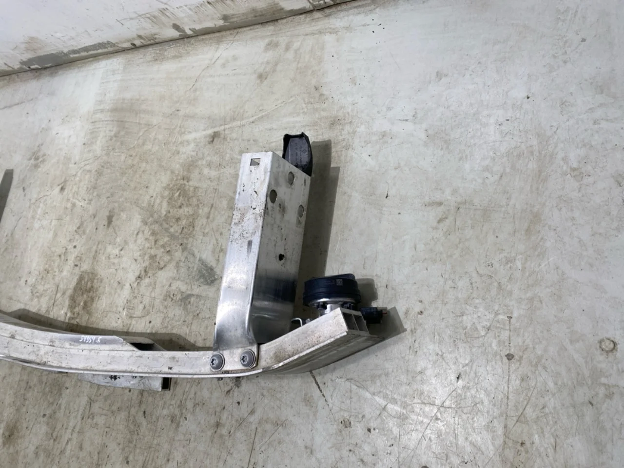 Mercedes EQB X243 2022- Bumper reinforcement beam, front view 4