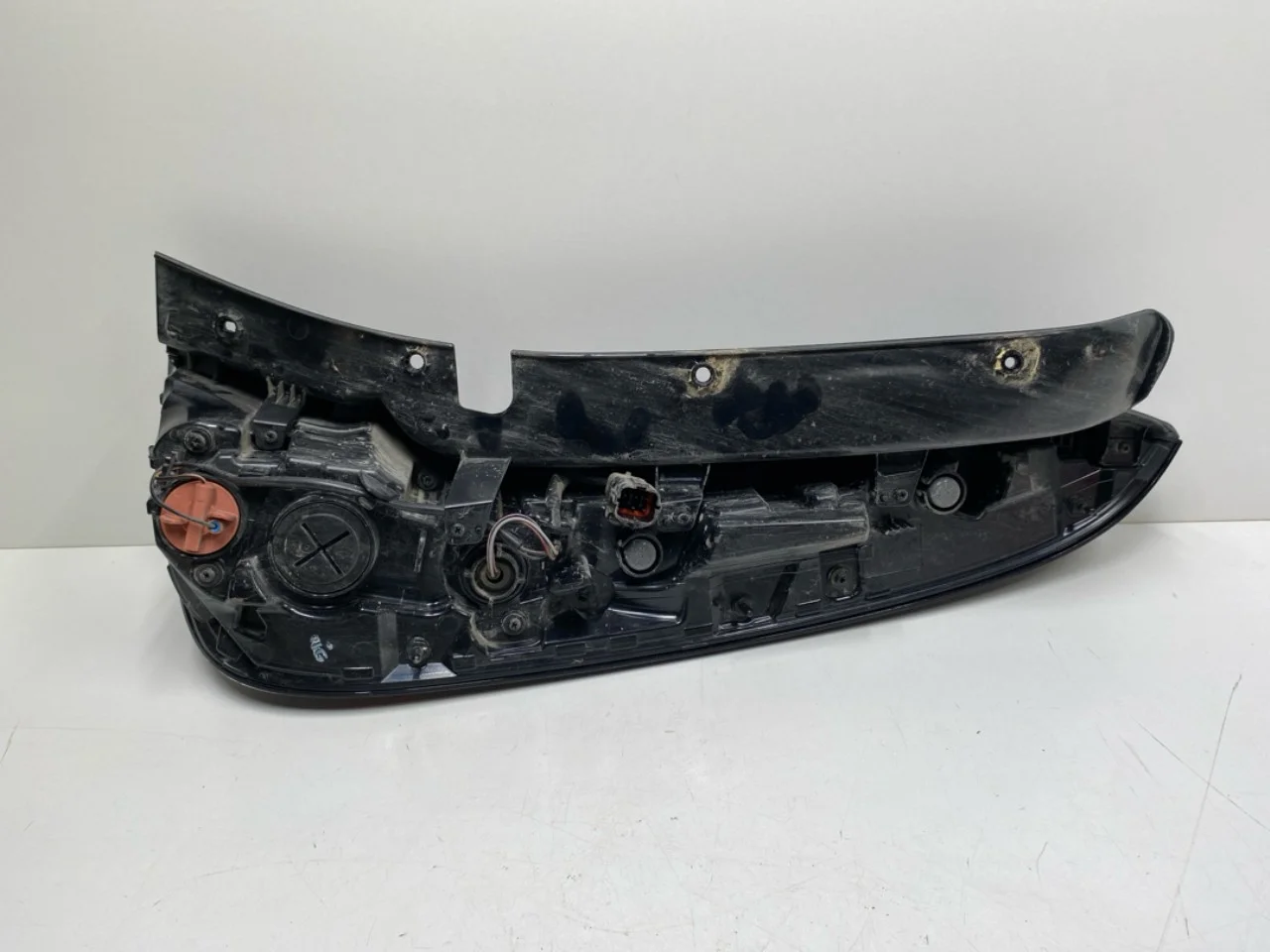 Kia SOUL 2009- Left tail light view 3