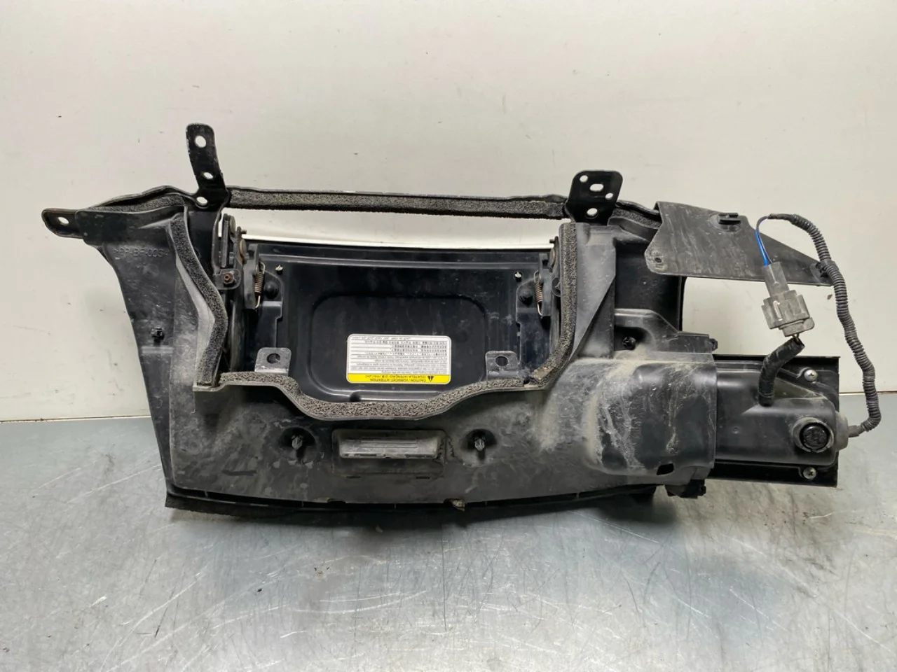 Nissan LEAF 2011-17 Charging port cover, electric / hybrid view 2