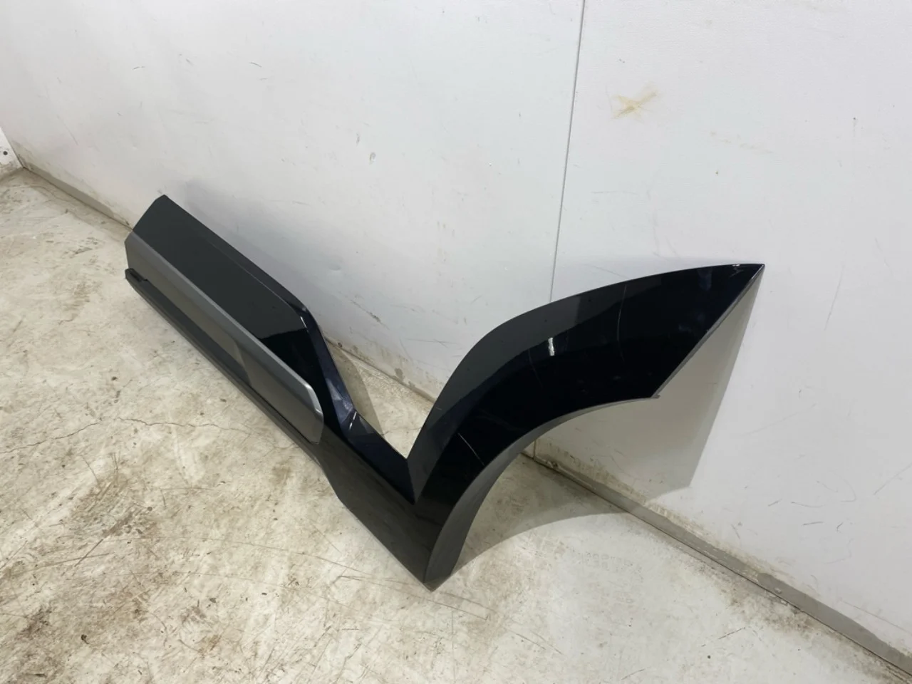 Trim molding, other view 3