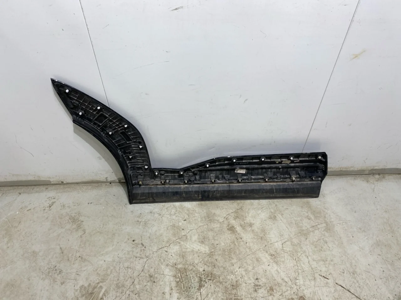 Trim molding, other view 4