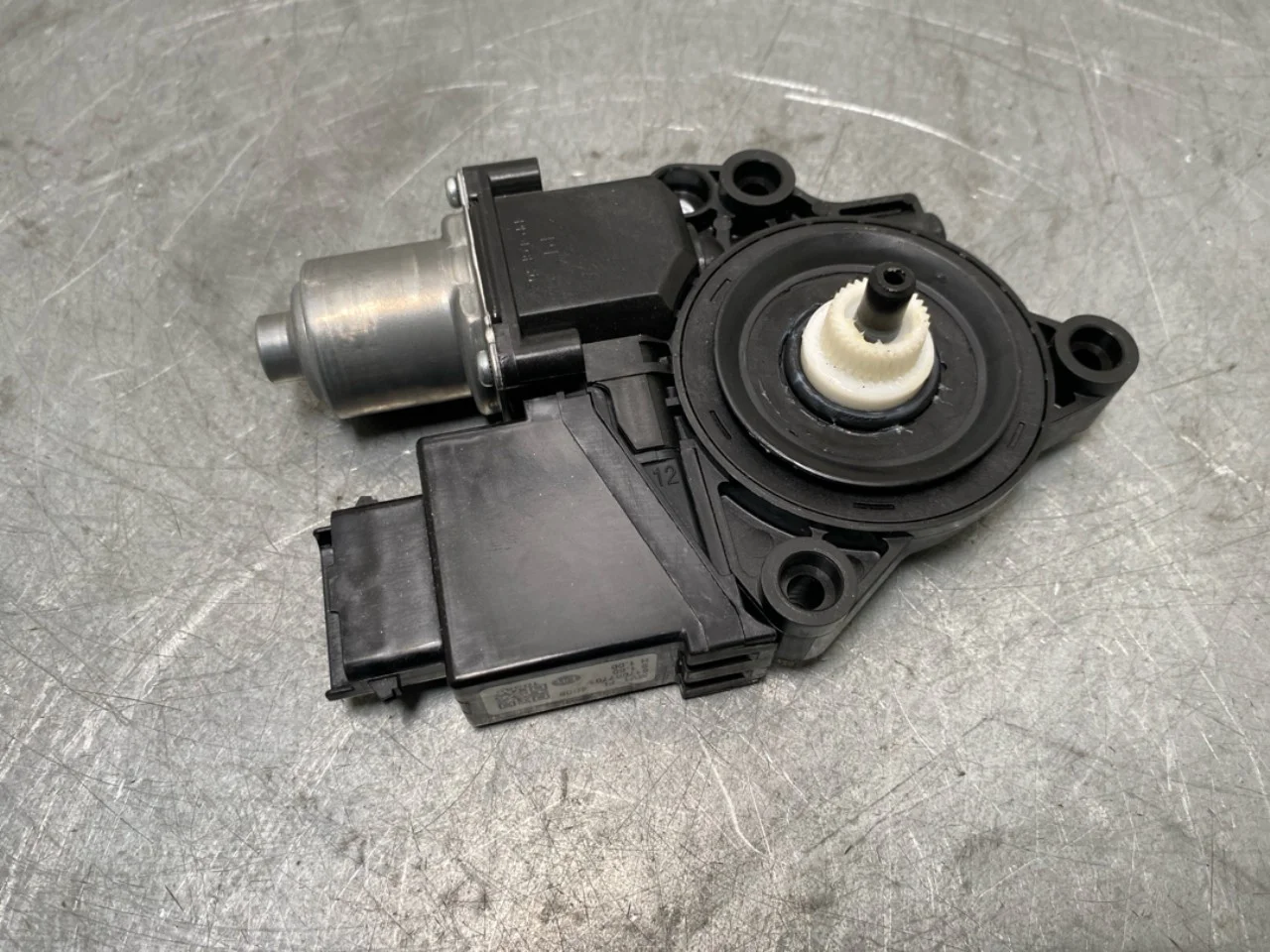 Ablakemelő motor