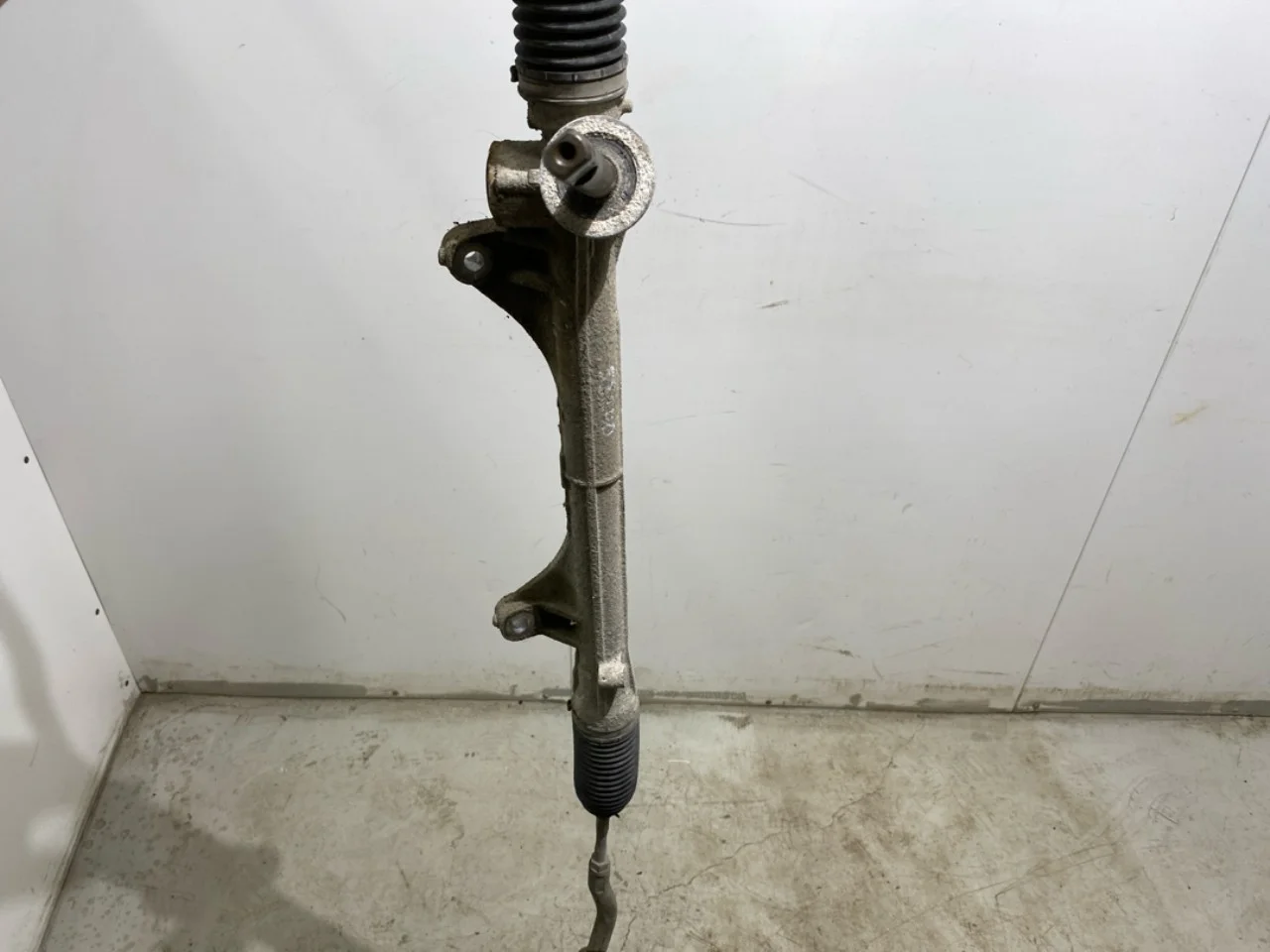 Nissan LEAF 2011-17 Hydraulic power steering rack view 3