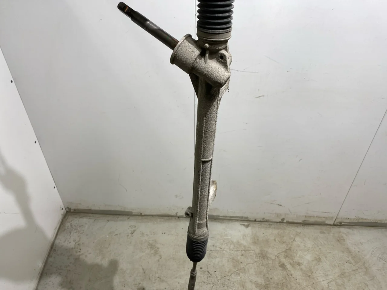 Nissan LEAF 2011-17 Hydraulic power steering rack view 4